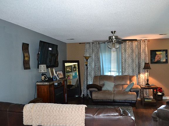 3rd image of 4506 Jamaica Pl