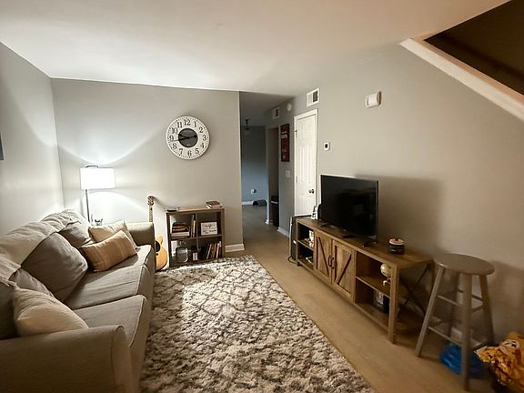3rd image of 112 Roberta Dr #B