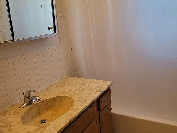 4th image of 400 N Mulberry St APT A