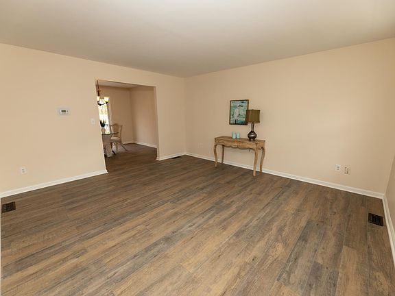 5th image of 314 S Zenia Ave