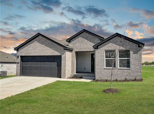 1032 Pebble Dr, Prairie Grove, AR 72753