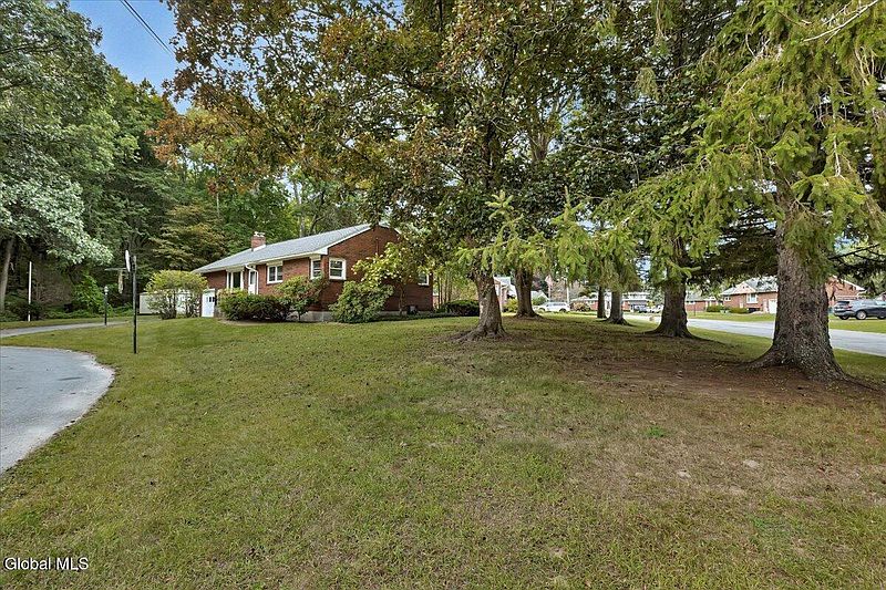 3rd image of 1045 O'Brien Avenue
