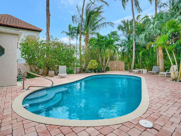 290 E Fern Dr — Photo 41