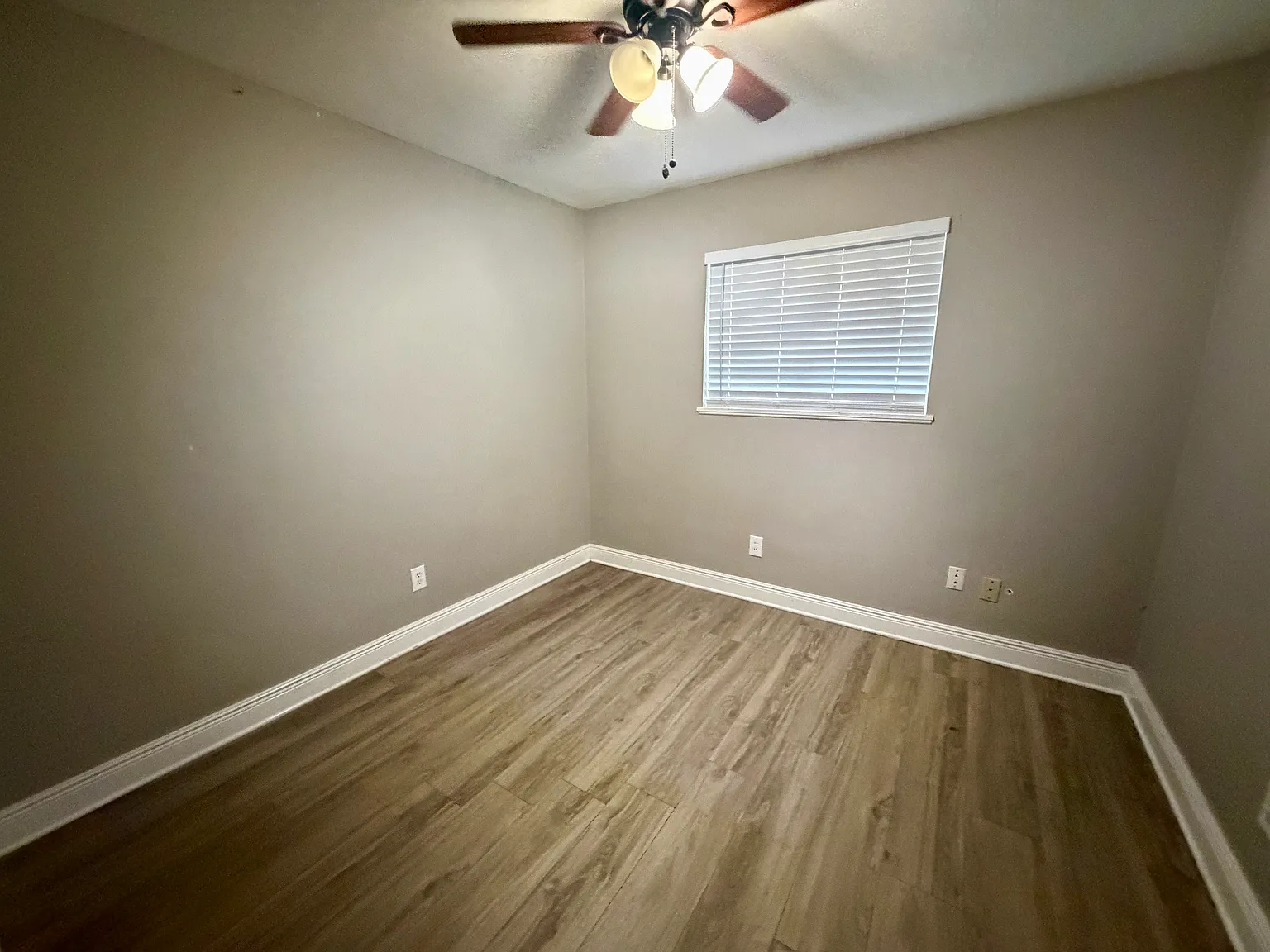 4 bed, 1.5 bath, 1977 sqft, $1,225 — Photo 3