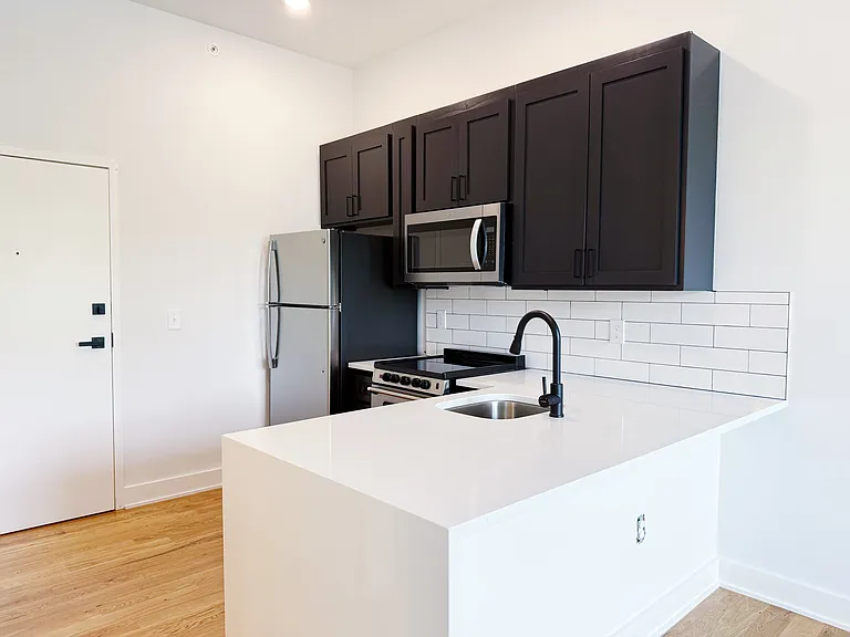 720 Castle St #304 — Photo 2