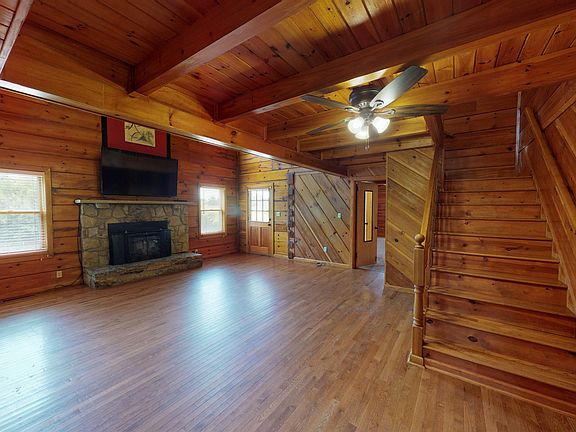 2nd image of 110 Oak Dr