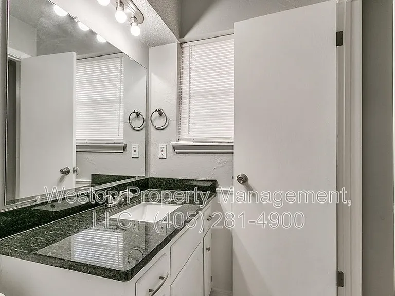 1011 Crown Dr — Photo 11