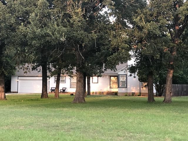 1st image of 828 E Sherman Dr