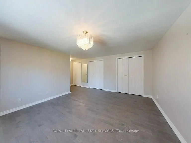 141 Castle Cres — Photo 30