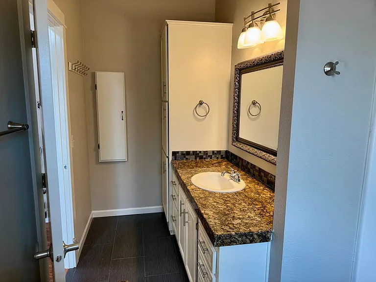2557 E Beacon Light Rd — Photo 20