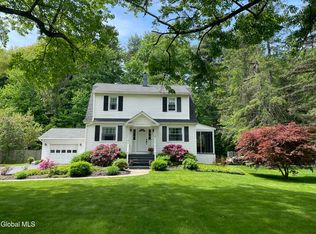 9 Newton Rd, Newtonville, NY 12110