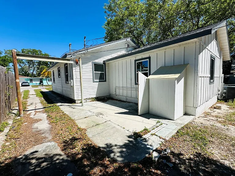 1225 Bermuda St — Photo 3
