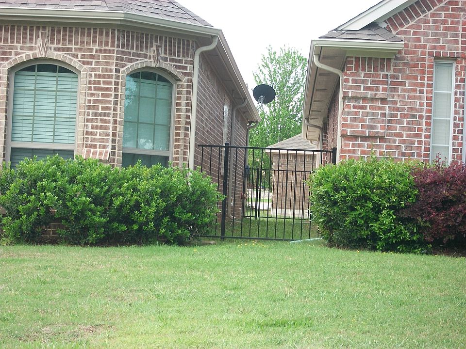 Small fenced in side yard