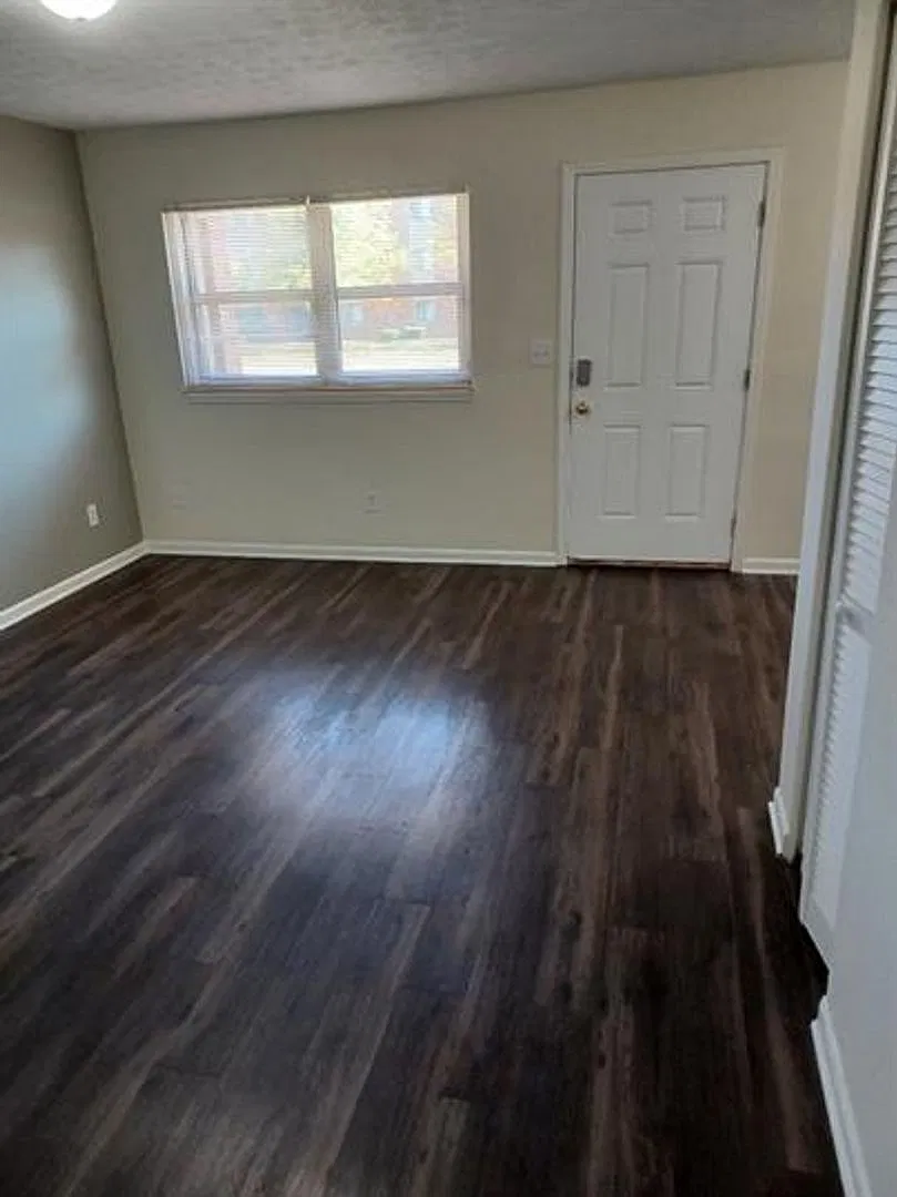 Elmwood Apartments- 1 and 2 Bedrooms w/ WD Hook Ups! — Photo 2