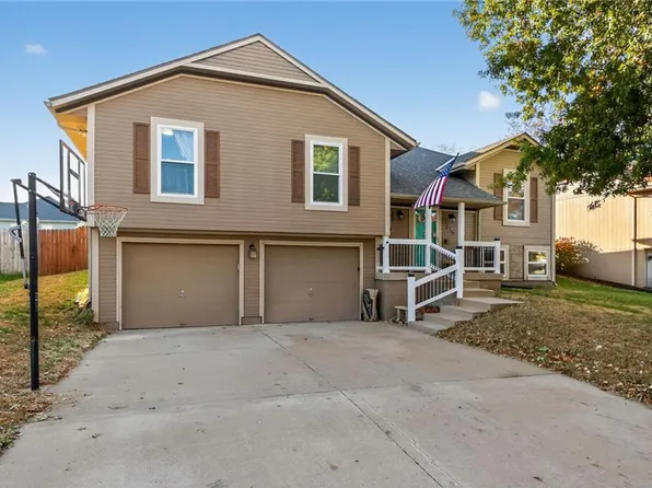 836 SW Lee Ann Dr, Grain Valley, MO 64029