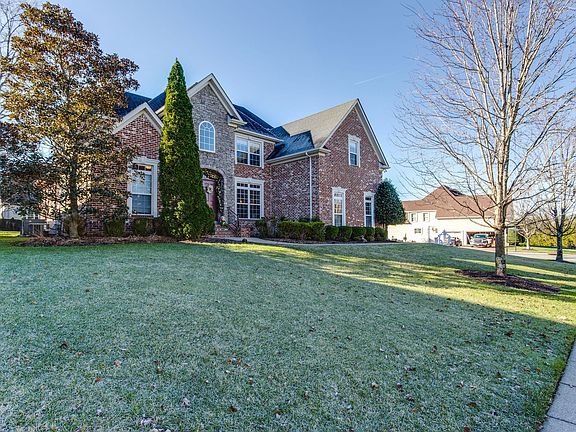 4th image of 718 Stone Mill Cir