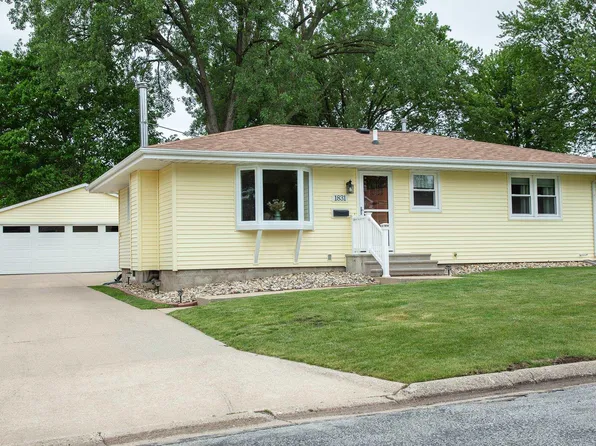 1831 4th Ave NW, Waverly, IA 50677