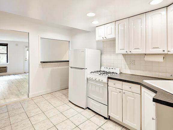 5th image of 340 E 83rd St #B2