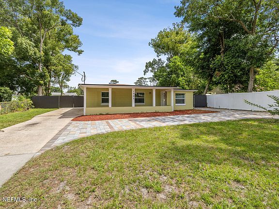 3rd image of 1901 FOREST HILLS Road