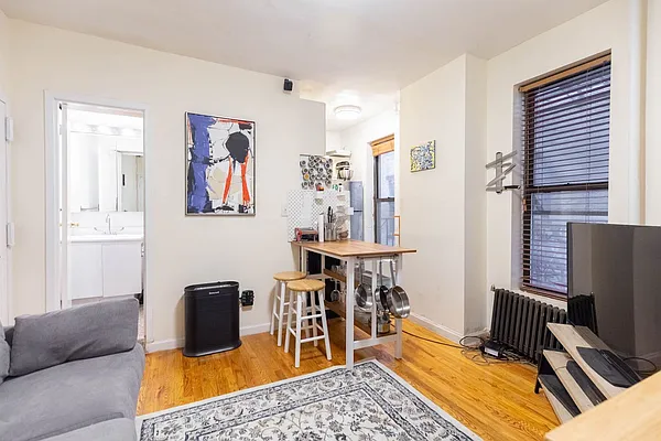 Rented by Bond New York | media 32