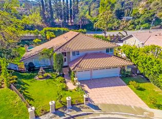 16218 Meadowcrest Rd, Sherman Oaks, CA 91403