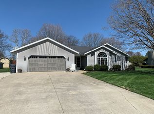 3406 W Woodstock Ln, Muncie, IN 47302