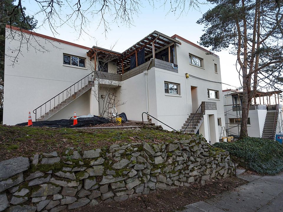2nd image of 6-5042 SW Corbett Ave