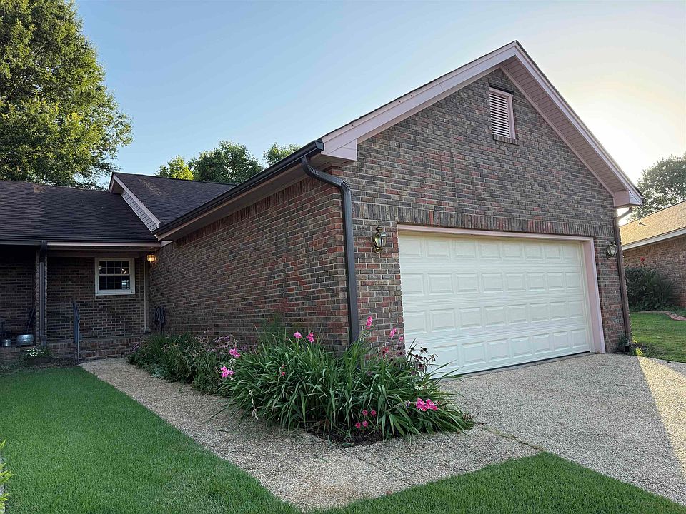 1st image of 211 Allen Ct