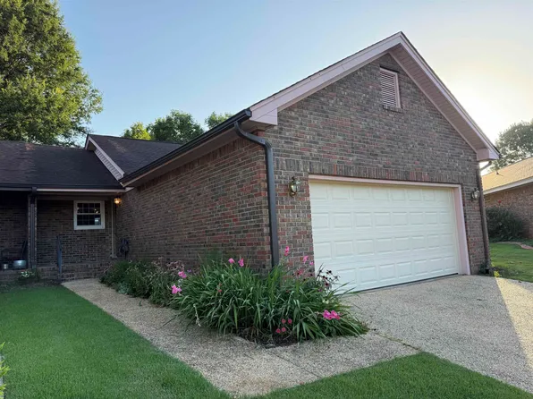 211 Allen Ct, Florence, AL 35630