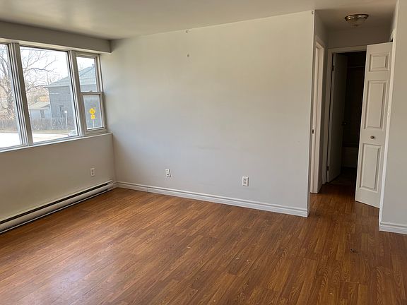 5th image of 229 Edmund St #102