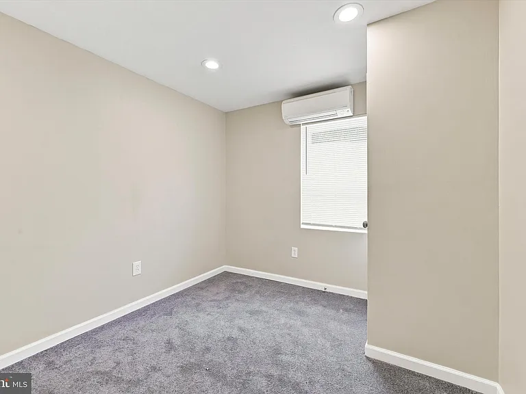 327 Powhattan Ave #B — Photo 13