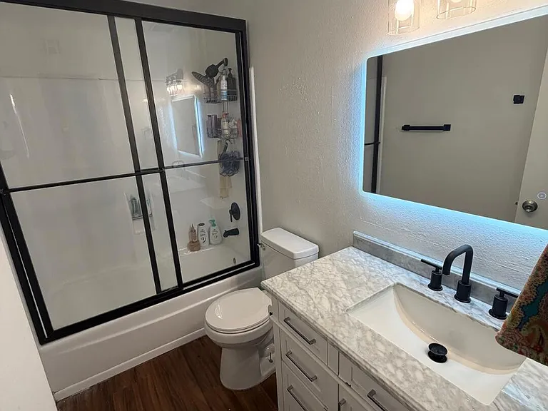 1600 E Laguna Dr — Photo 1