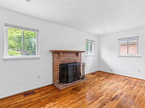 4th image of 889 Hopwood Ln