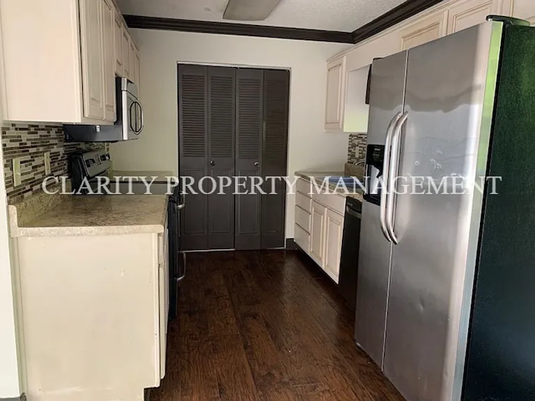 2218 Cloverleaf Cir SE — Photo 4