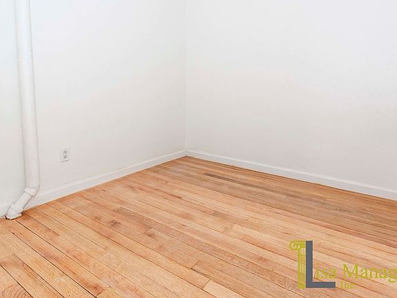 4th image of 426 W 48th St APT 4RW