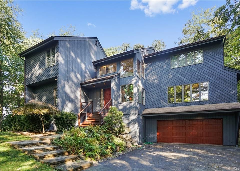 1st image of 29 Roberta Dr