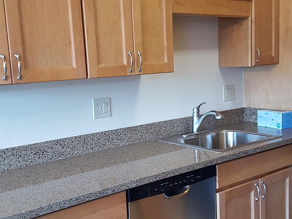 4th image of 673 Comet Dr