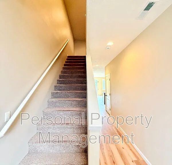 219 N 33rd Ct — Photo 10