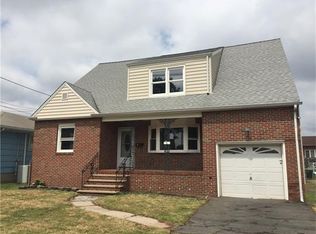 6 Buchanan St, Carteret, NJ 07008