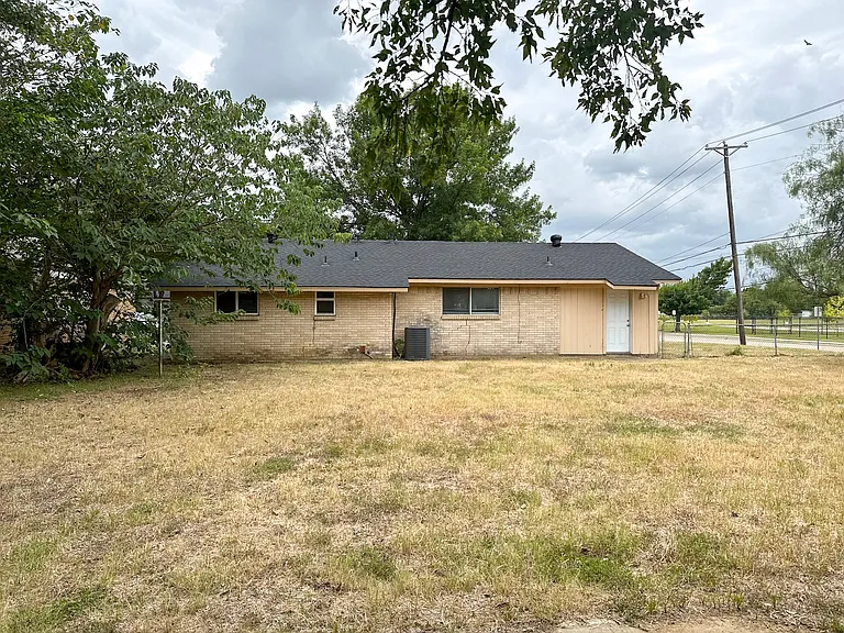 701 Tanglewood Dr — Photo 23