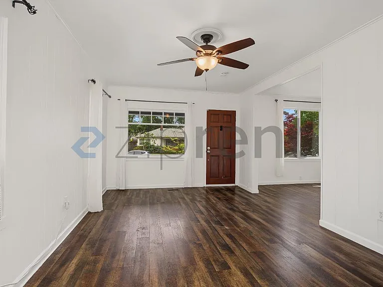 8057 SE Yamhill St — Photo 6