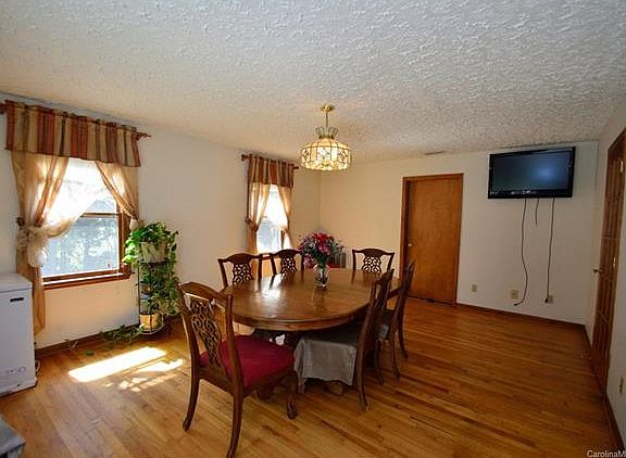 5th image of 835 Kentwood Cir