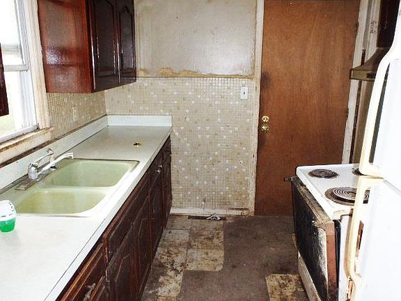 5th image of 8333 Olive St