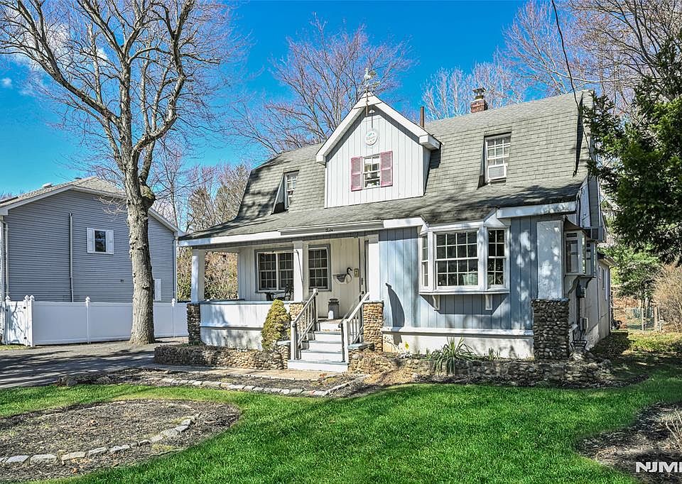 1st image of 40 Morton Ave