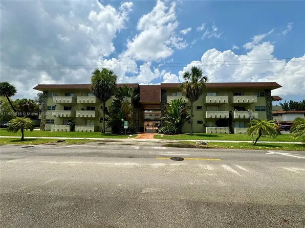 7505 SW 82nd St APT 202, Miami, FL 33143