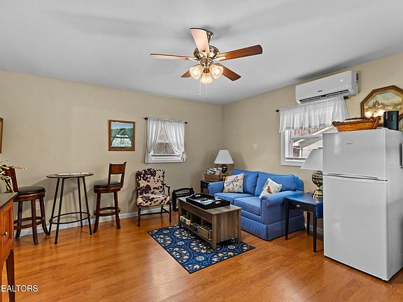 4th image of 896 English Mountain Rd