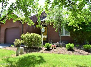 2 Lillian Ln, Troy, NY 12180