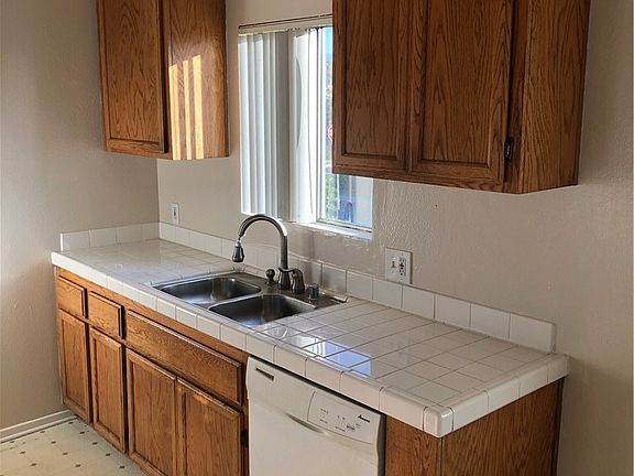 3rd image of 5855 Tujunga Ave APT 3