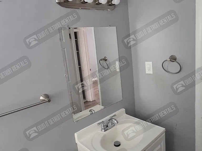 1139 S Bassett St — Photo 19
