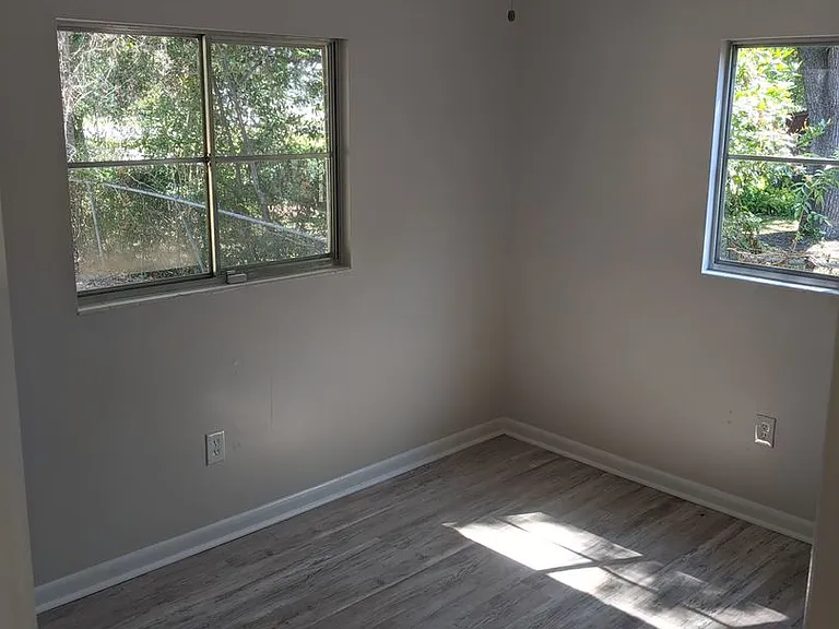 2608 Ridgeway St — Photo 2
